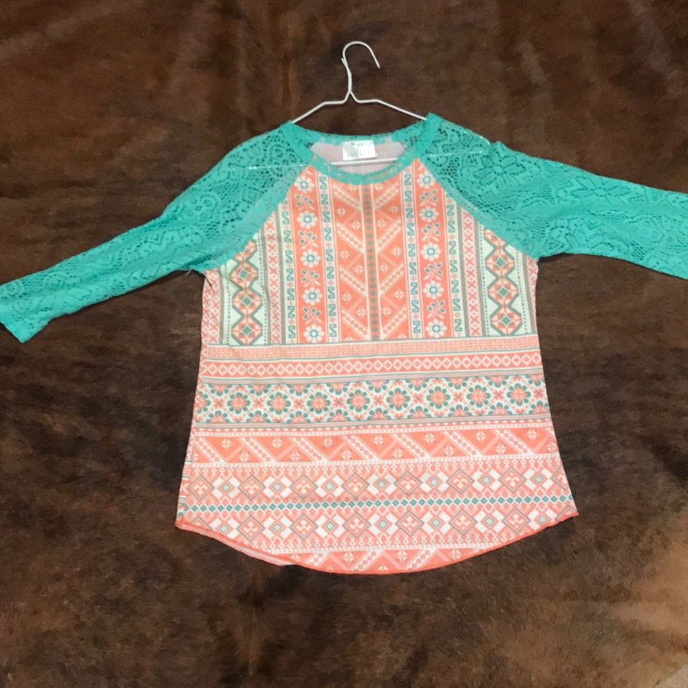 3/4 sleeve shirt